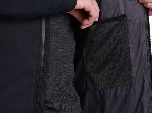 Interior mesh drop-in pocket
