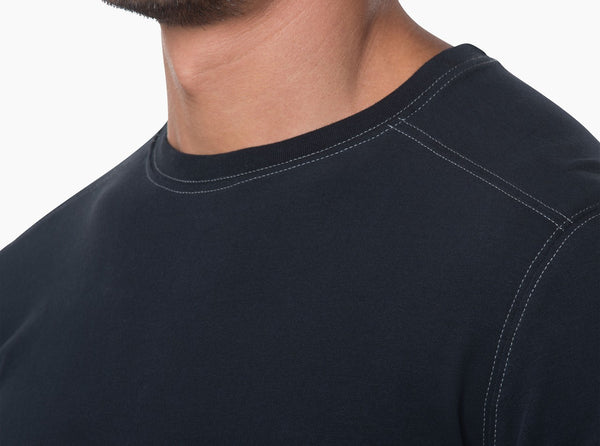 Offset shoulder seams add comfort